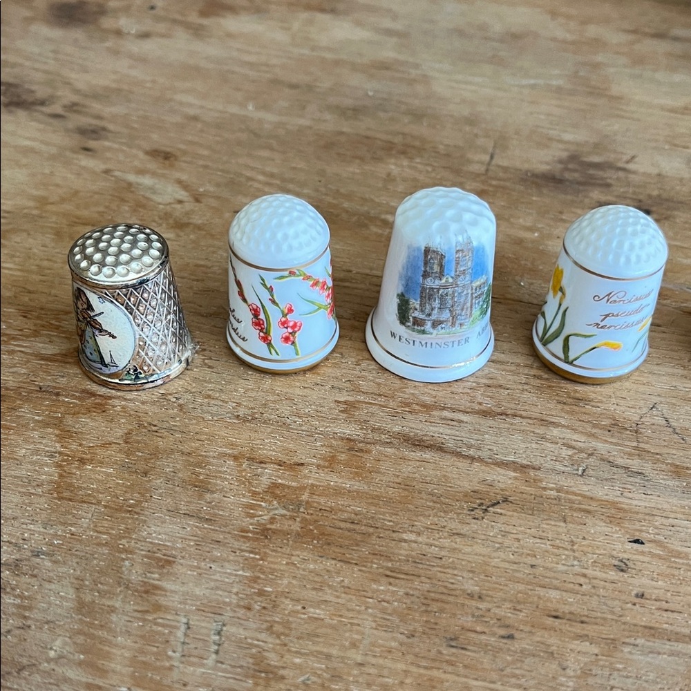 Vintage Thimble Collection Lot With Wooden Display Case Mixed Decorative Set - Picture 2 of 6